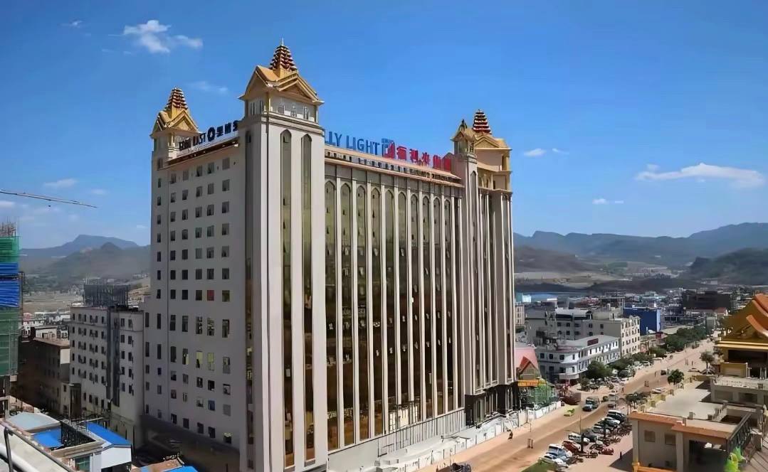 福布斯APP小游戏 - 海底漫游玩法界面